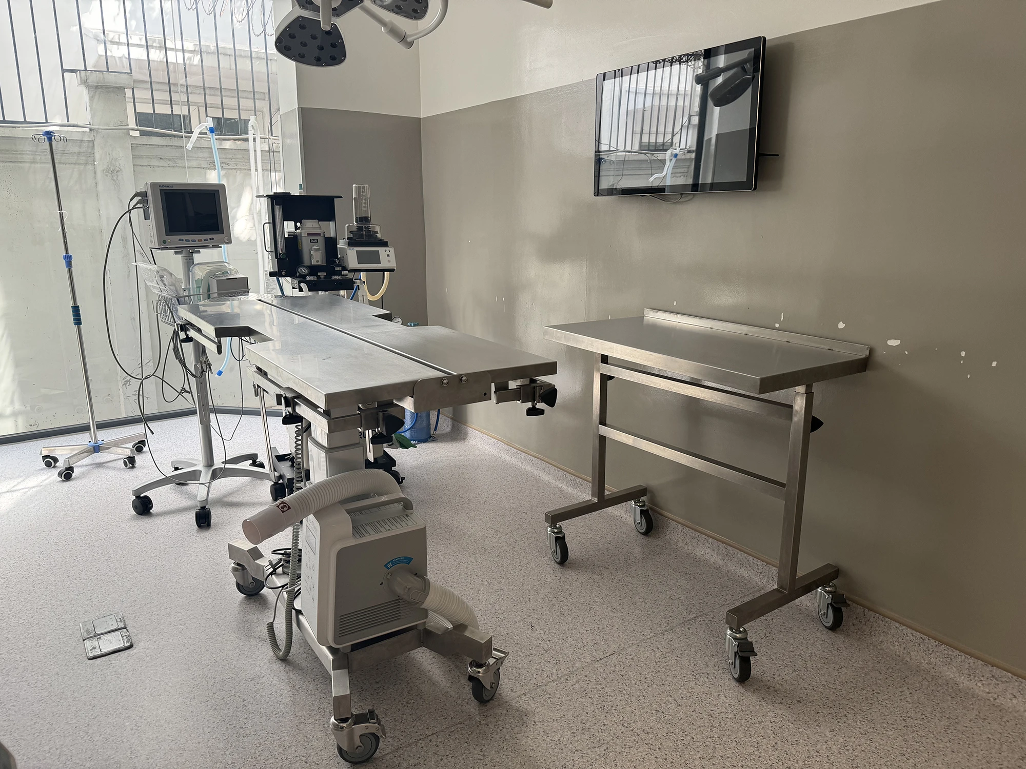 V-top Deluxe Operation Table Veterinary Equipment 304 Stainless Steel Animal Vet Surgical Operating Table