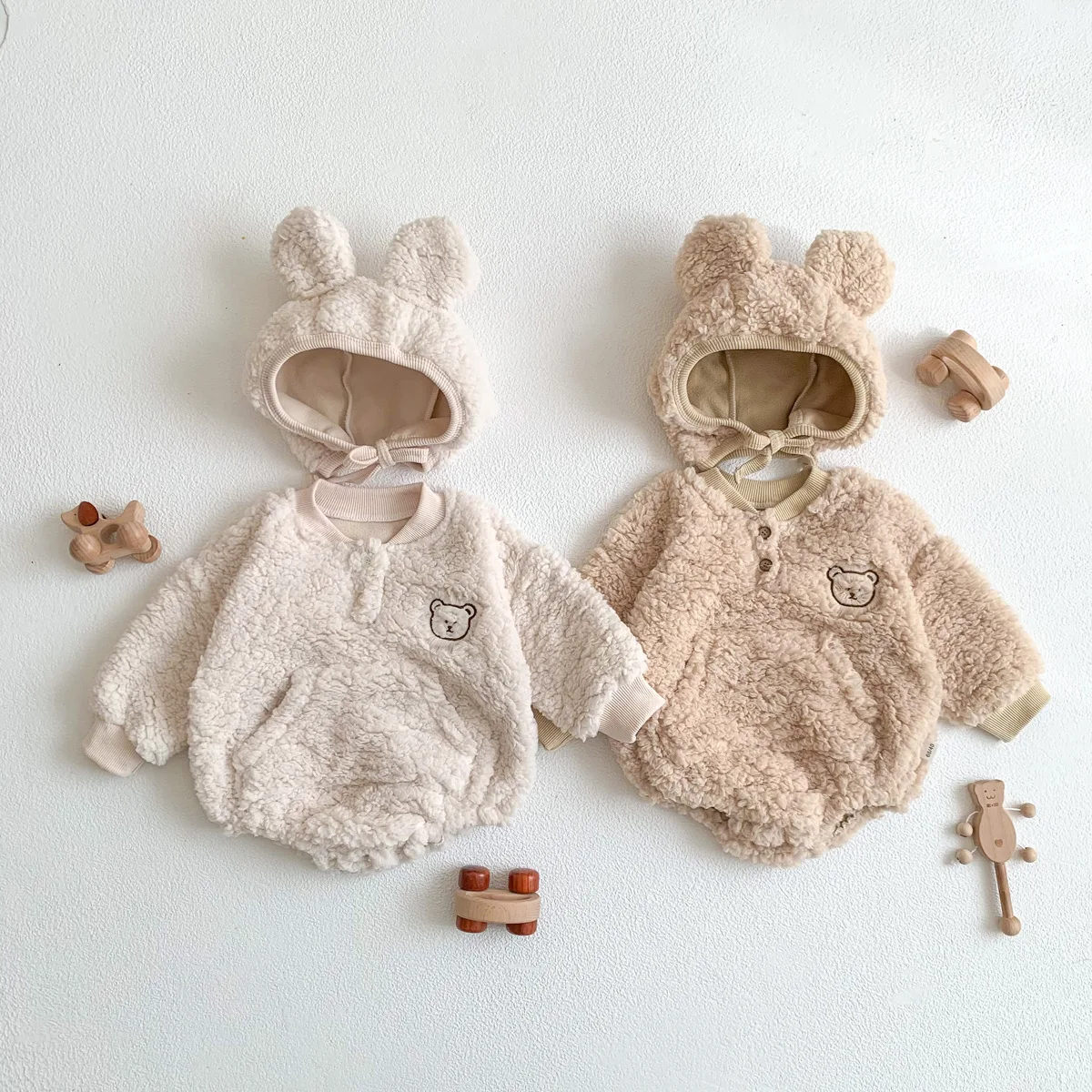 

Осенне-зимняя детская одежда: детские флисовые куртки с героями мультфильмов, костюмы для ползания, теплые двусторонние флисовые покрытия и толстовки