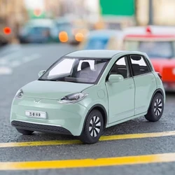 1:24 Wuling BINGO Alloy New Energy Car Model Diecast Metal Mini Vehicles modello di auto simulazione suono e luce regalo giocattolo per bambini