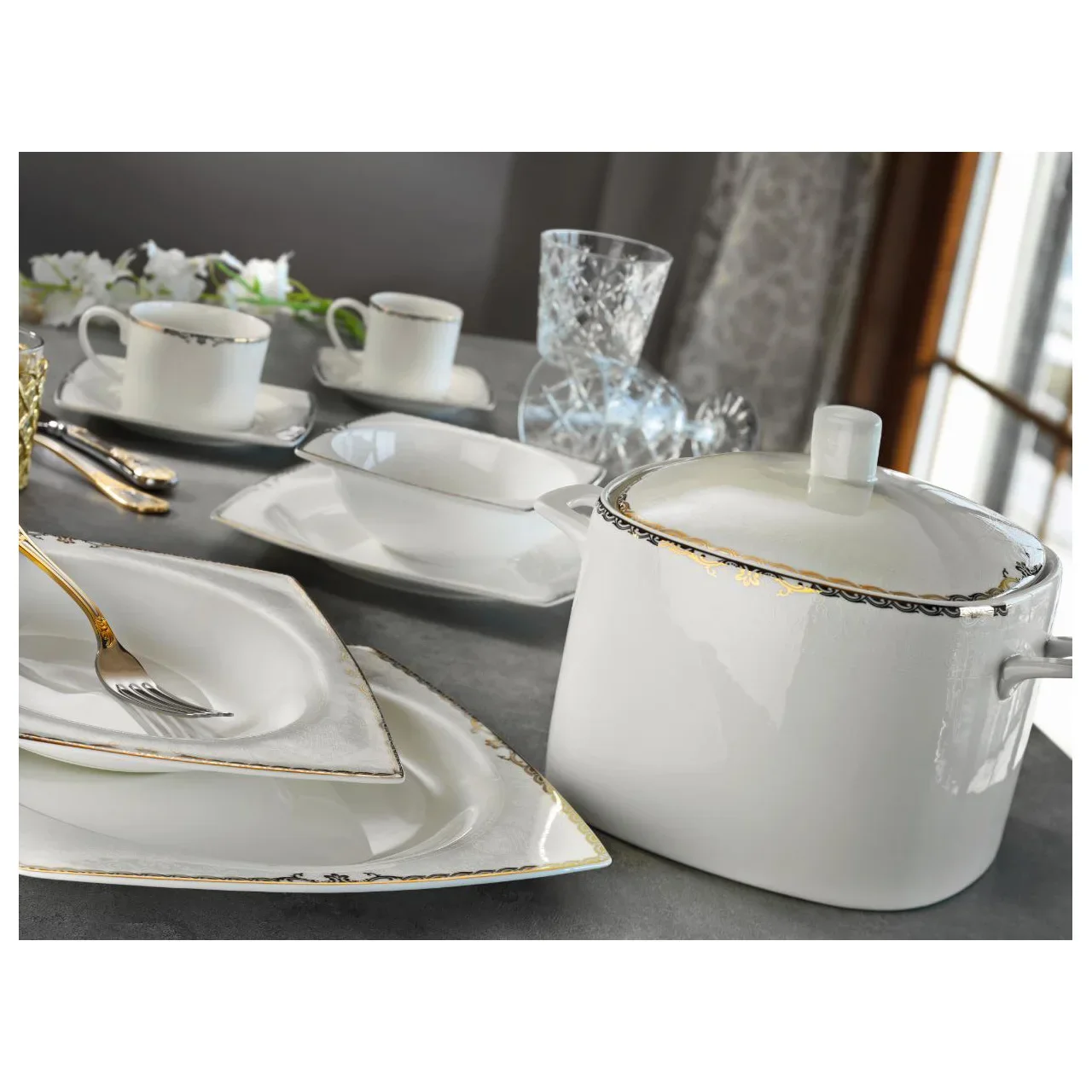 Prestige Bone Porcelain Crockery Restaurant Wedding Party Dinnerware set Fine Bone China Tableware Dishes