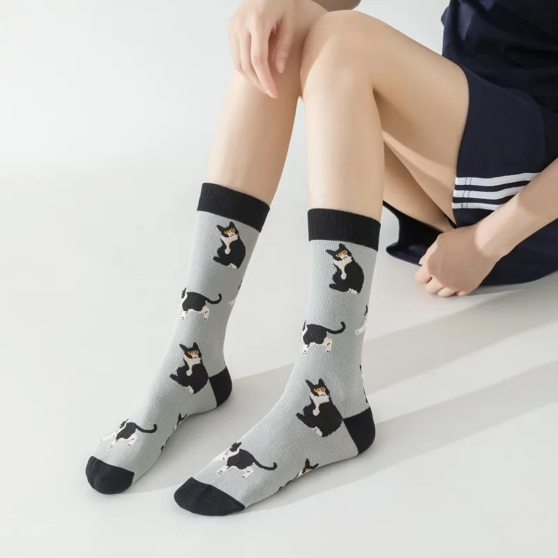 5 Pairs Women's Cute Cat Mid-Tube Cotton Knitted Fashion Socks Cartoon Street Snap Jacquard Design for Casual Wear