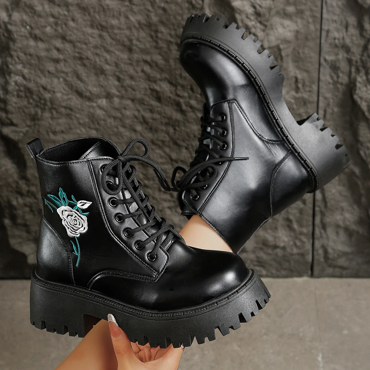 Spring and Autumn Women's Thick-soled Round-headed Fashion Boots 2026 New Rose Flower Embroidery Design Non-slip Ankle Boots