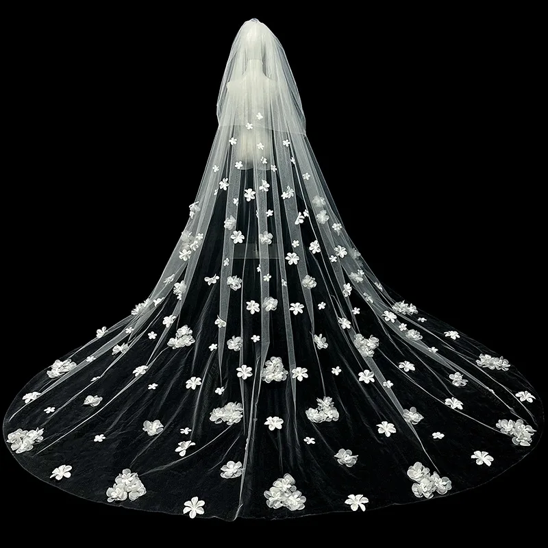 

3D Flower Appliqued Wedding Veils for Bride Wedding Accessories 3.8 Meters Tulle Bllusher Bridal Veil with Comb 2 Tier