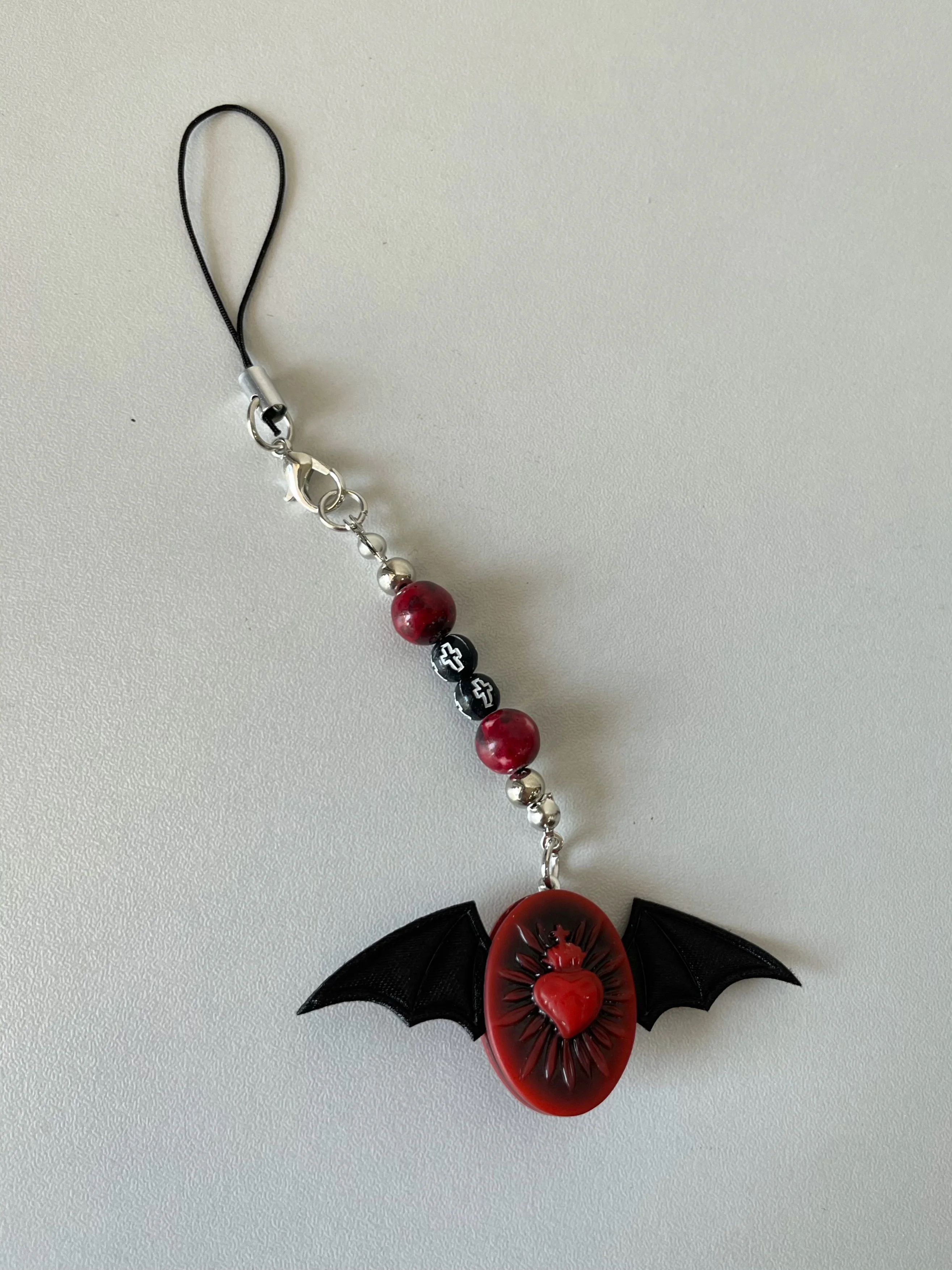 سلسلة هواتف محمولة الظلام القوطية الصليب الحب الخفافيش شيطان أجنحة مطرز النساء الهاتف المحمول قلادة Ins الرياح Y2k الحبل السحر اكسسوارات