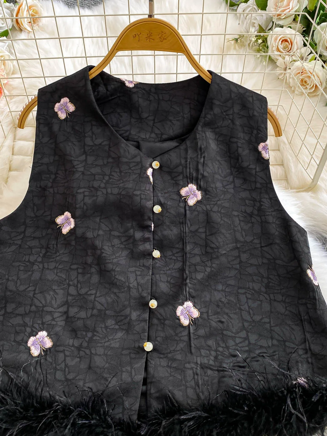 

Retro Beautiful Embroidery round Ne Svel Vest Women's New Sle Ostrich Feather Slimming Top Faionable Co...