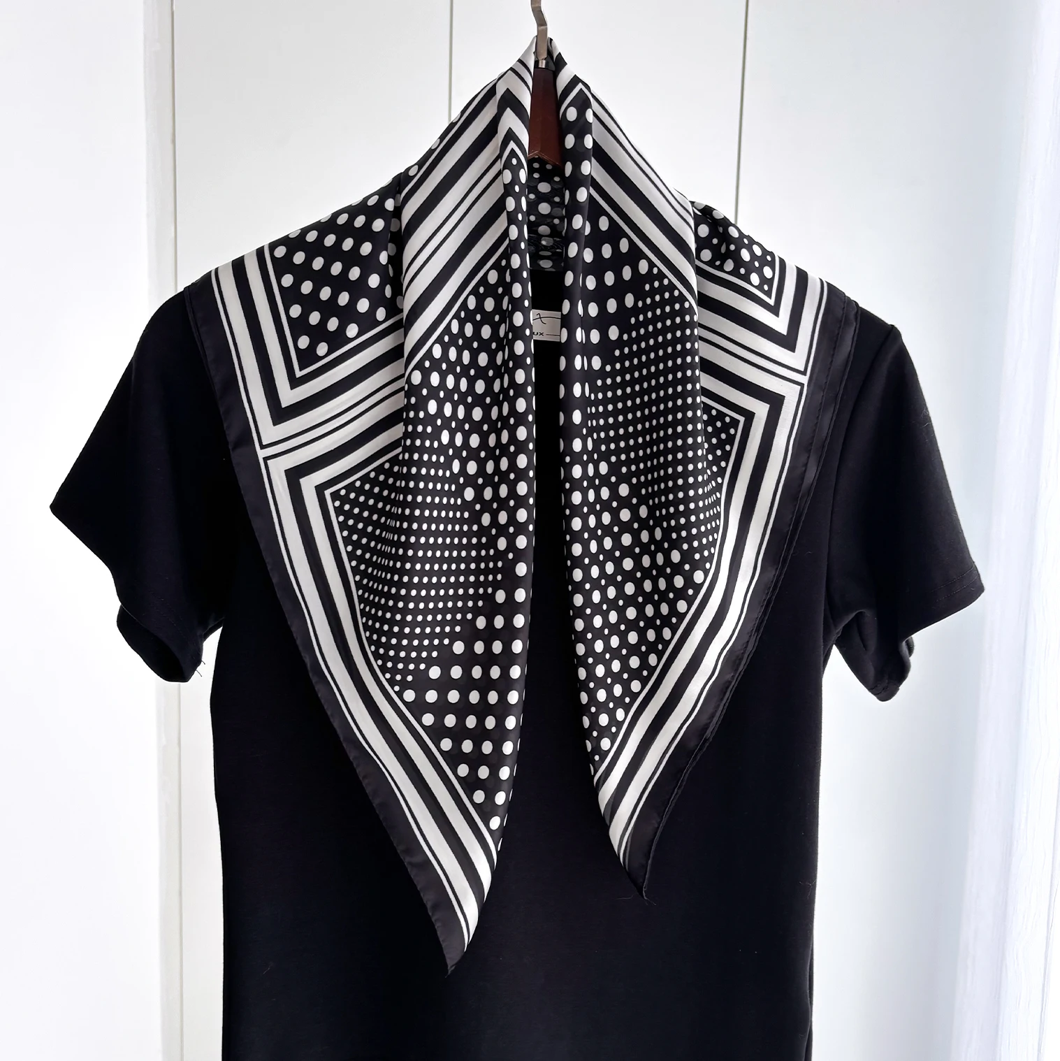 

Квадратный шарф с принтом в горошек для женщин, роскошные шарфы из искусственного шелка, банданы, хиджаб, шейный платок, элегантная шаль, накидки