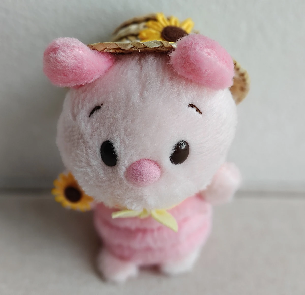 

Disney Store Winnie the Pooh stuffed toy Urupocha-chan straw hat piglet