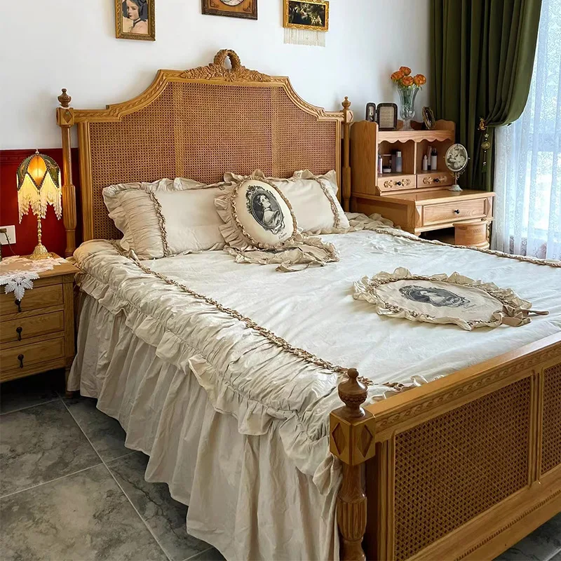 Hepburn-Bett aus Massivholz und Rattan, B&B-Hotel-Doppelbett, Vintage-geschnitztes 1,8m Masterbett