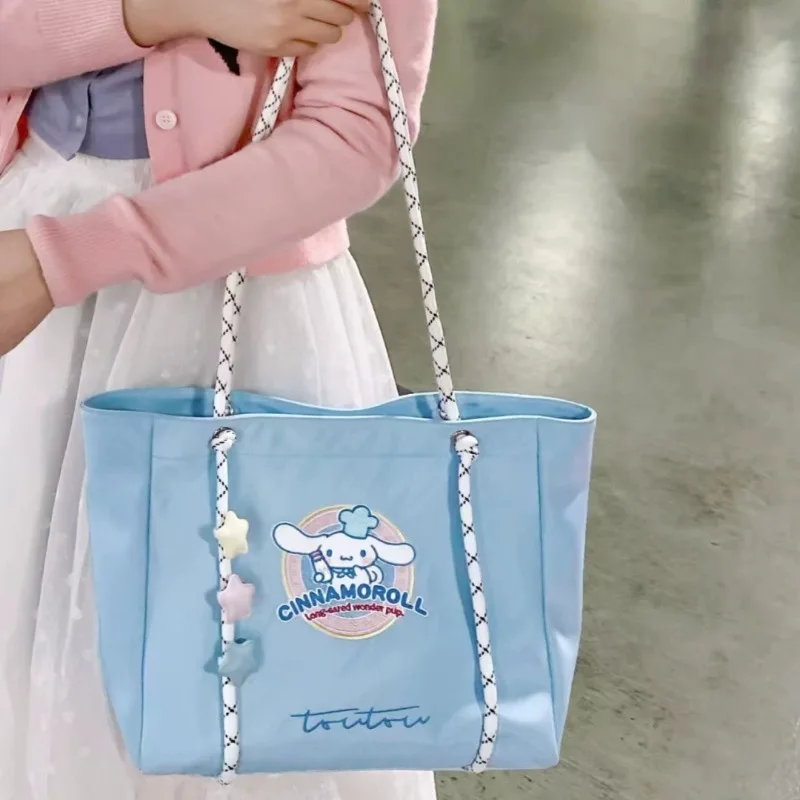 

Новая сумка через плечо Sanrio Kawaii Cinnamoroll, аксессуары с вышивкой в стиле аниме, большая вместительная модная студенческая сумка-тоут, подарок