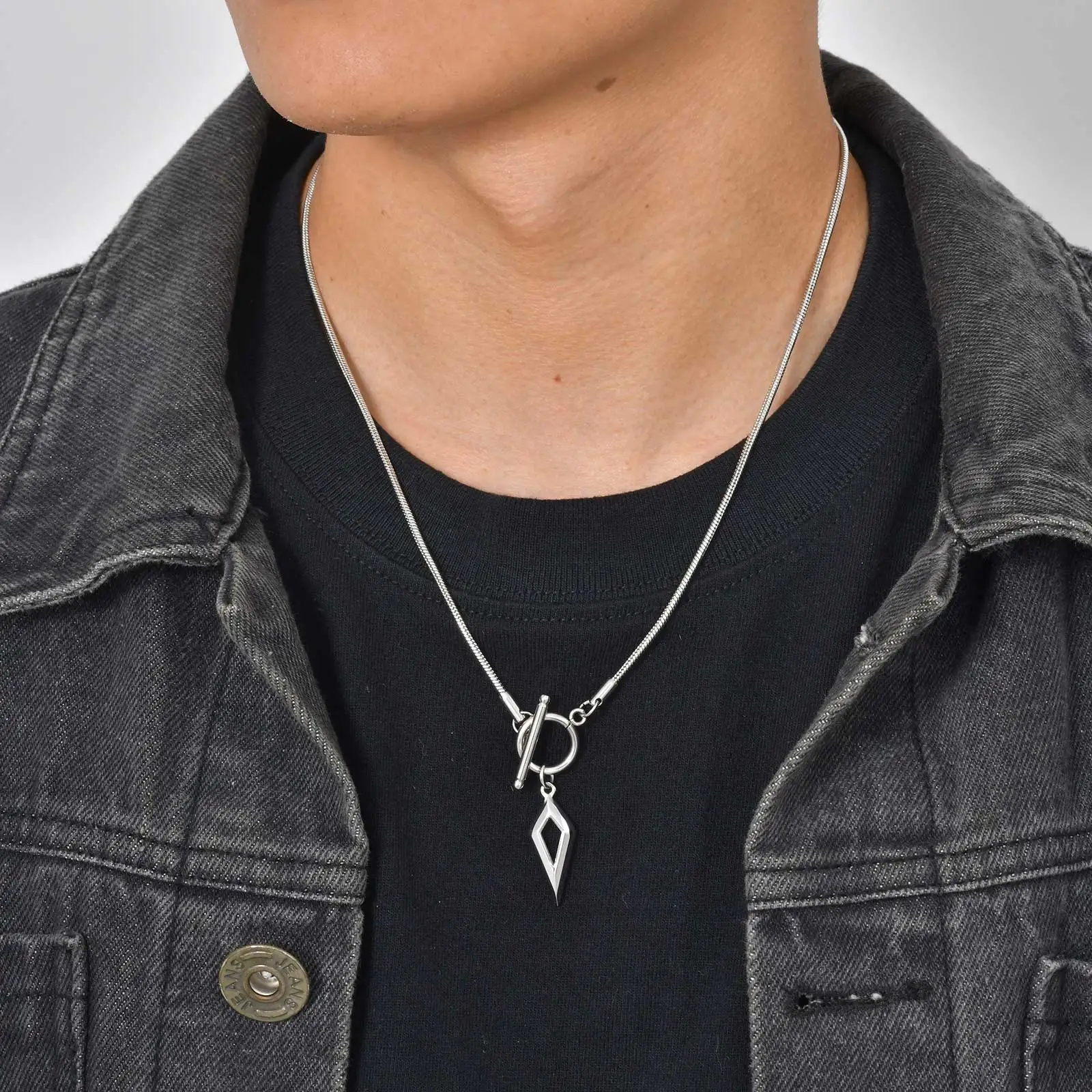 Trendige klassische Halskette mit vierzackigem Sternanhänger und OT-Verschluss für Herren, runde Schlangenkette aus Edelstahl, Punk-Schmuck – Detail 4