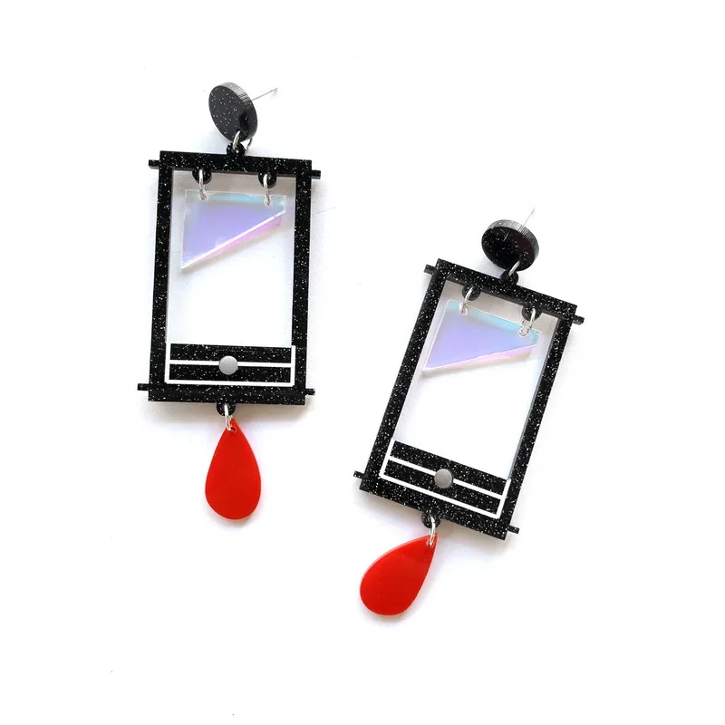 

European and American exaggerated fun Halloween acrylic dark Gothic guillotine water dripping blood dripping heart earrings