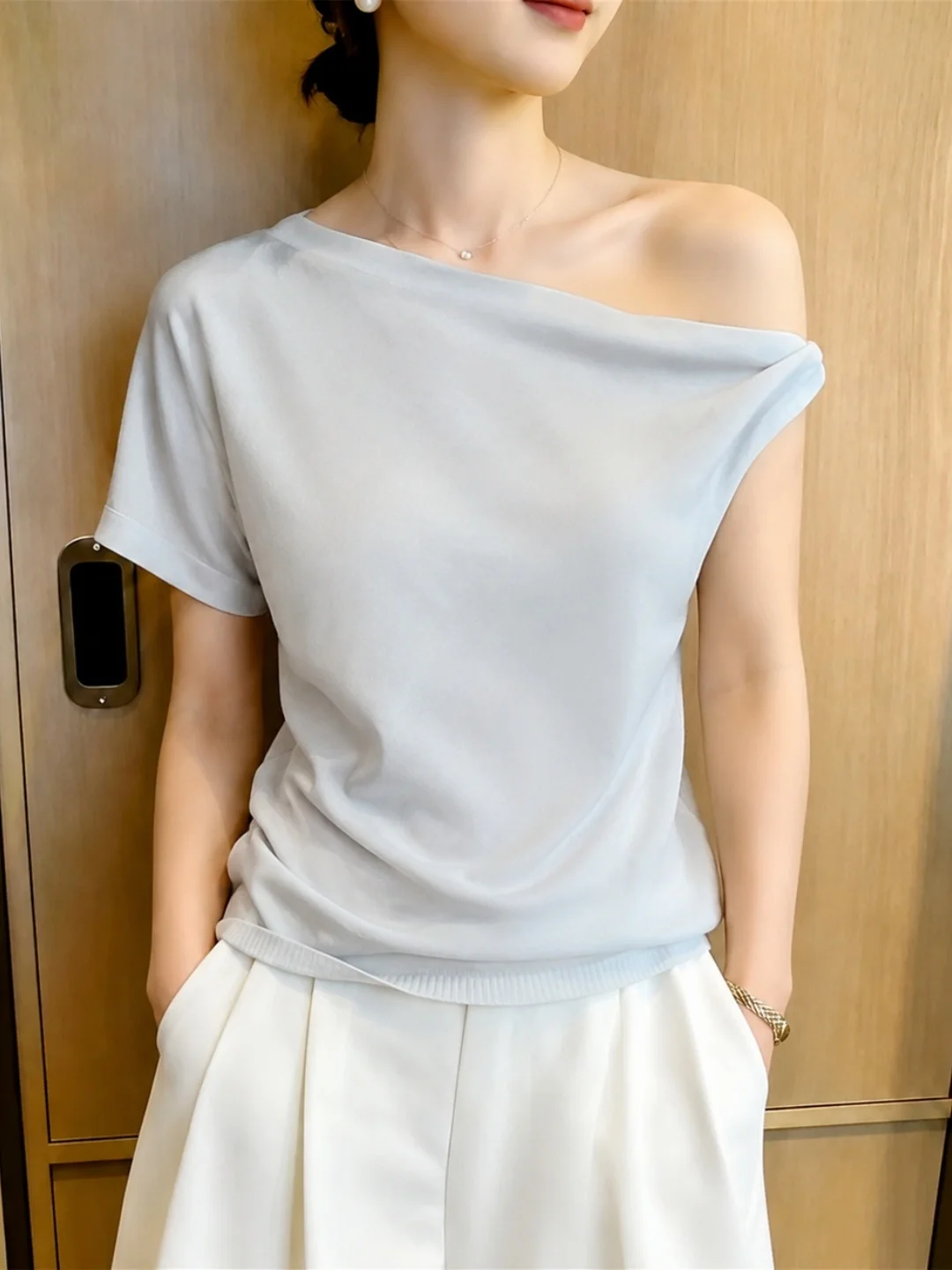 Camiseta Casual de Hombro a la Moda para Mujer, Color Puro, Diseño Versátil, Top Adelgazante para un Look Más Joven, Verano 2026, Corte Recto