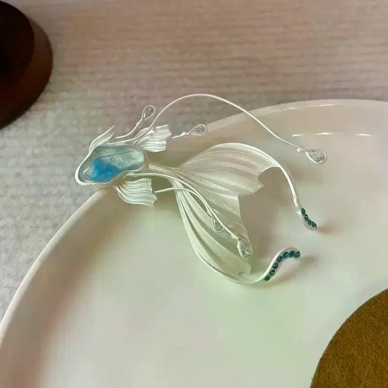 لطيف كريستال الأسماك البيضاء بروش أنيقة الراقية حالمة الفاخرة أعماق البحار حورية البحر بروش النساء الملابس والاكسسوارات مجوهرات فريدة من نوعها #4