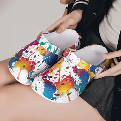 Zapatos de jardín con Graffiti para mujer, sandalias de playa cómodas y suaves de EVA, sandalias deportivas con plataforma antideslizante, zuecos para hombre y mujer, nueva moda