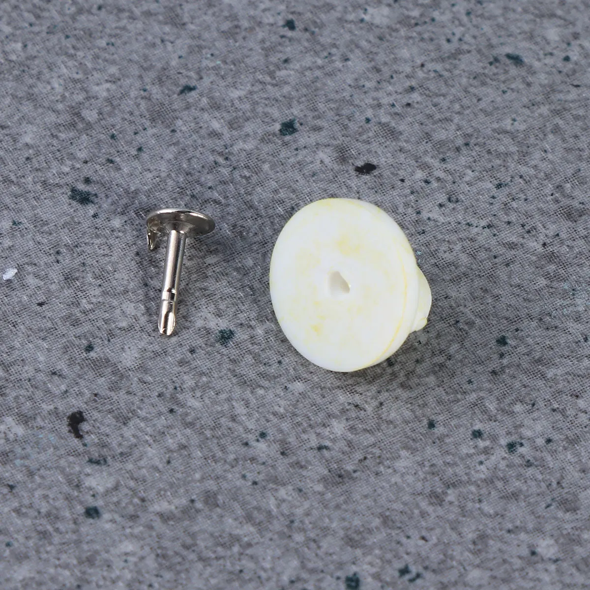 

100Pcs Rubber Butterfly Caps Plastic Alloy Plated Brass Badge Backs Tight Half Round Handle Pin for DIY