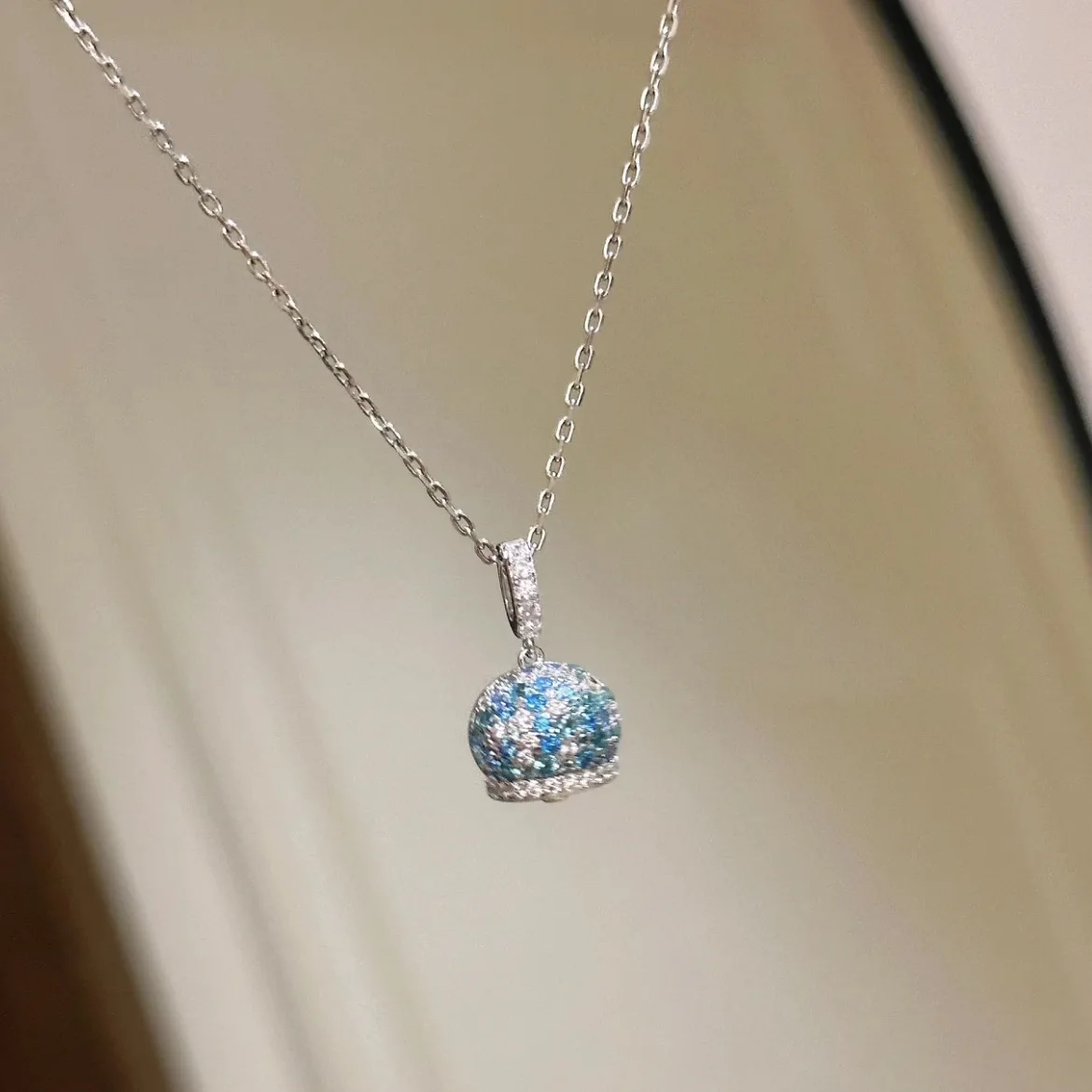 Light luxury sweet style double-sided star inlay blue diamond small bell necklace exquisite luster pendant collar chain jewelry