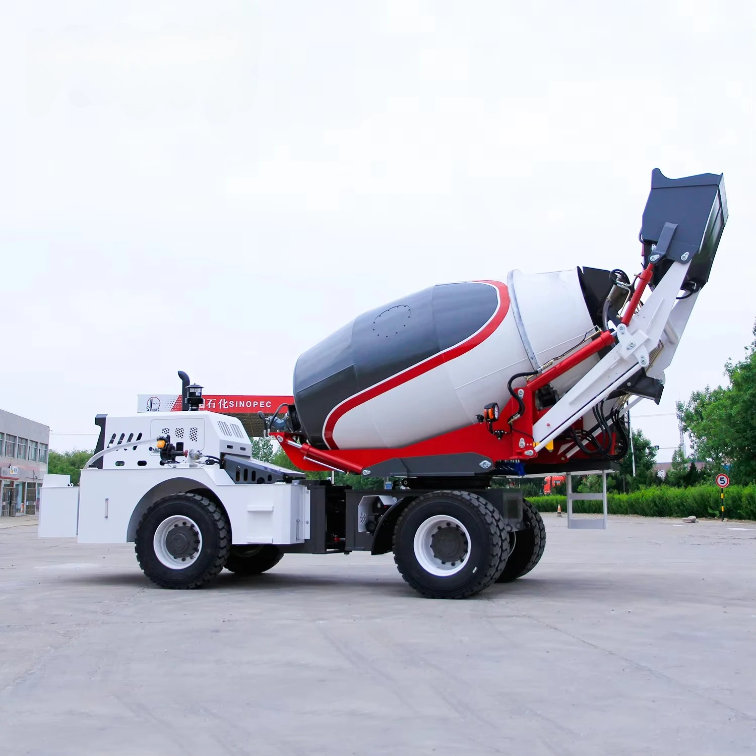 New Self-Loading Concrete Mixer Truck High Out Self Loading Concrete Mixer Truck