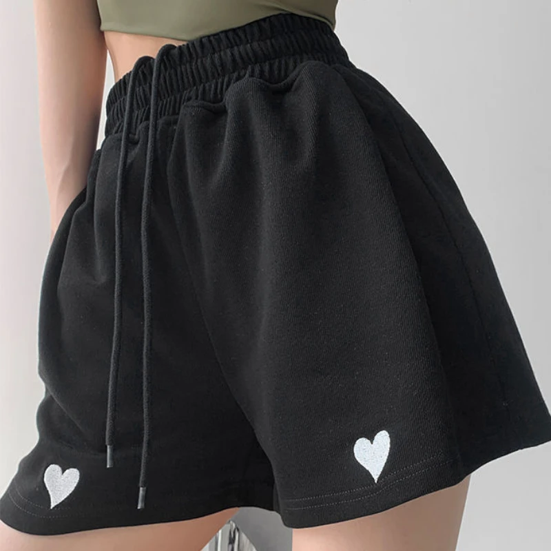 

Шорты женские однотонные с вышивкой в виде сердца, универсальные Широкие штаны с завышенной талией, милые эластичные Женские Простые для колледжа в Корейском стиле, лето
