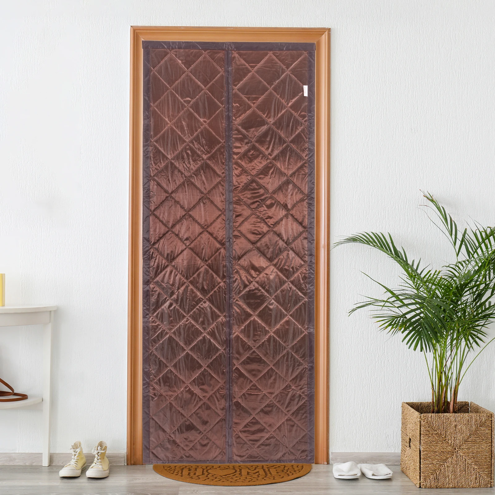 0.85x2.05 ม. ม่านประตูฉนวนความร้อนม่านบังแสงแม่เหล็กกลางเปิดม่านประตูสำหรับประตูขนาด 32-80 นิ้ว