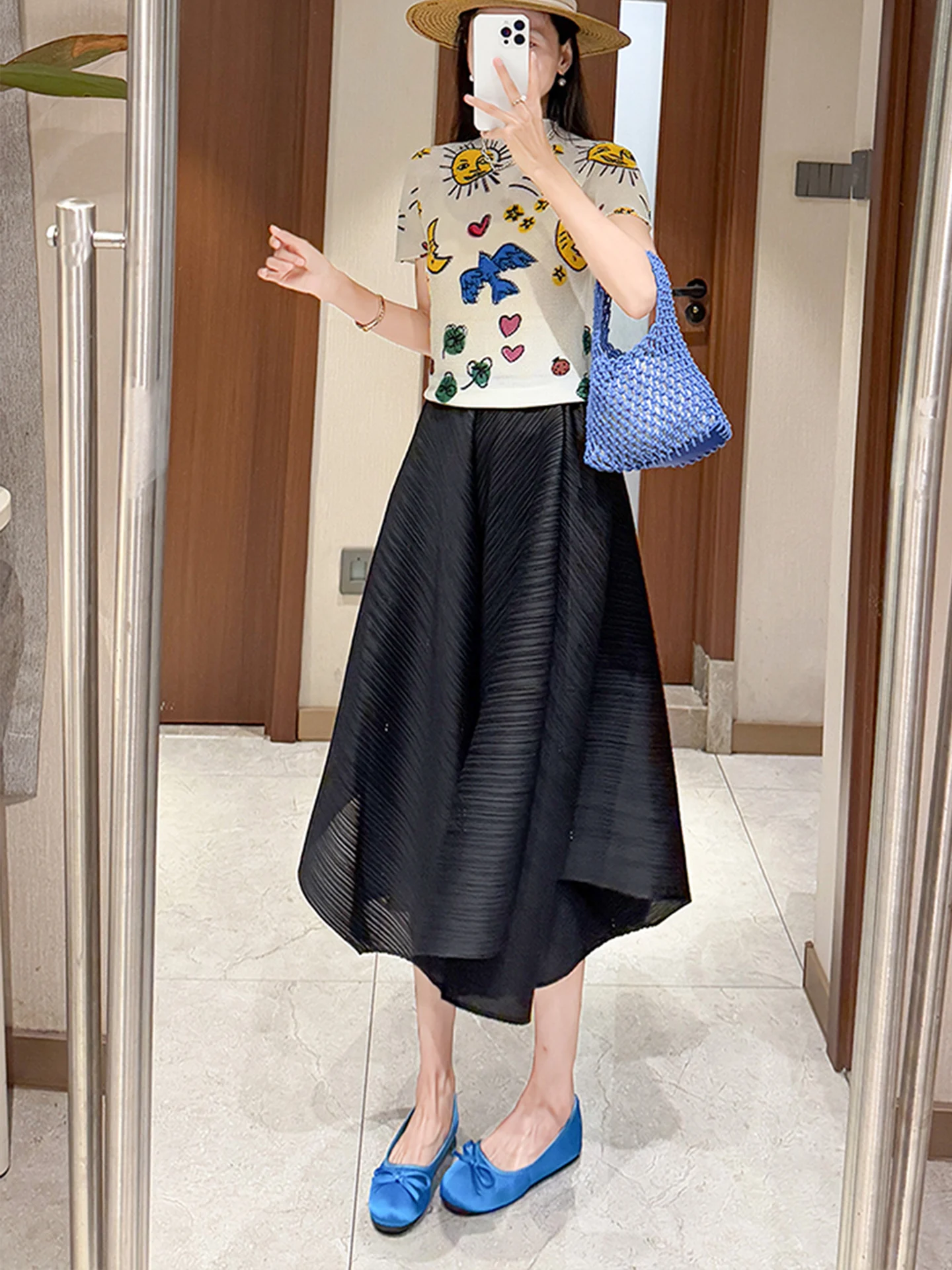 

Three-Body Artistic Creation Cartoon Print Short Sleeve T-Shirt Pleated Skirt Set Women Summer Loose Slimming High-End Feel T...