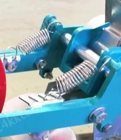 Tractor-type Vegetable Seeder, Precision Seeder for Cabbage and Rape, Spinach and Coriander Dibbler for Agricultural Use