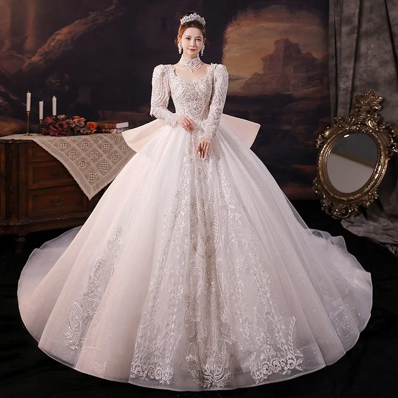 

New long-sleeved dress with a tailline