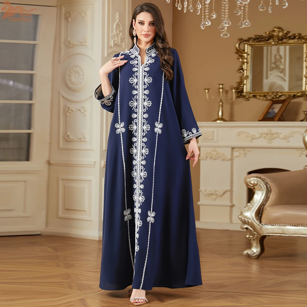 

2025 New Muslim Ramadan Dubai Embroidery Luxury Woman Evening Dress Notched Stand Collar Abaya