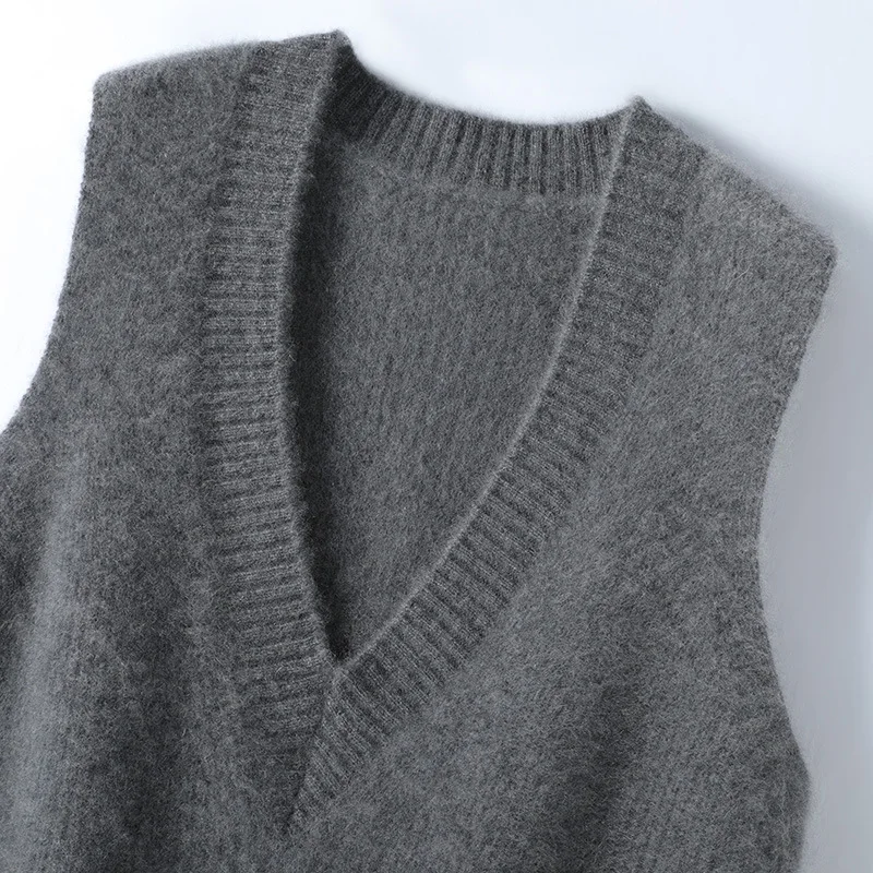 Women's Fashion Autumn/Winter New Soft Glutinous Merino Wool V-neck Vest Knitted Vest Warm Solid Color Sleeveless Sweater
