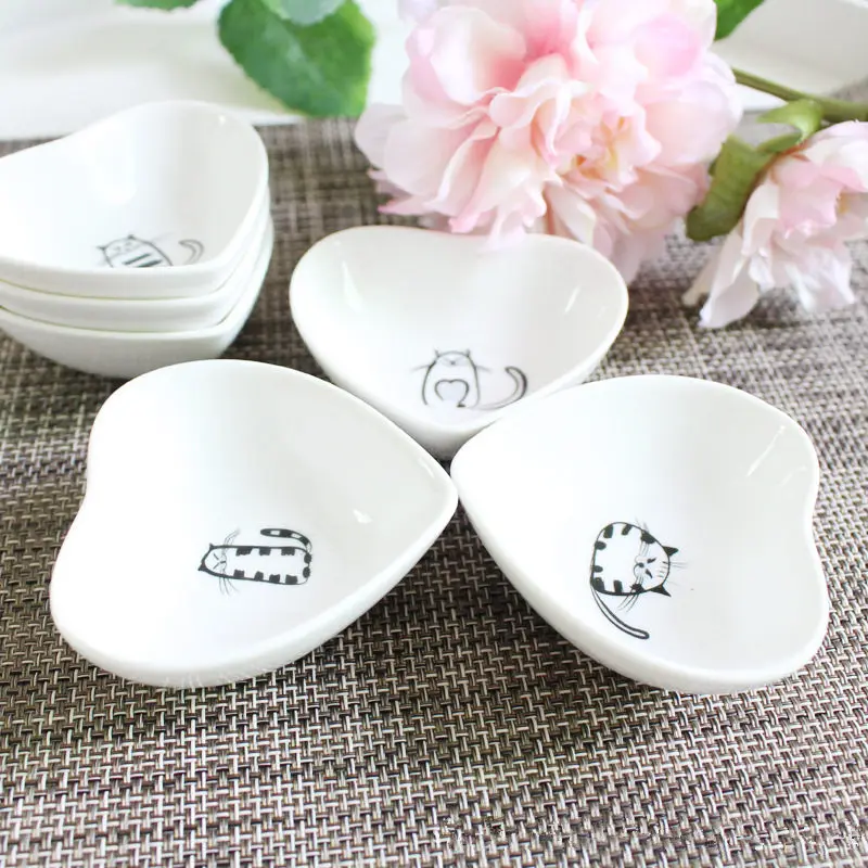 Cute Japanese Ceramic Small Peach Heart Dish 6 Color Cartoon Styles for Small Dog Cat Bowl Pet Supplies Accessories