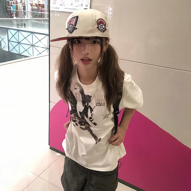 Karrram اليابانية Y2k الكتابة على الجدران تي شيرت مطبوع Trashy 2000s نمط قصير الأكمام تي شيرت خمر Harajuku فضفاض تي شيرت الأمريكية