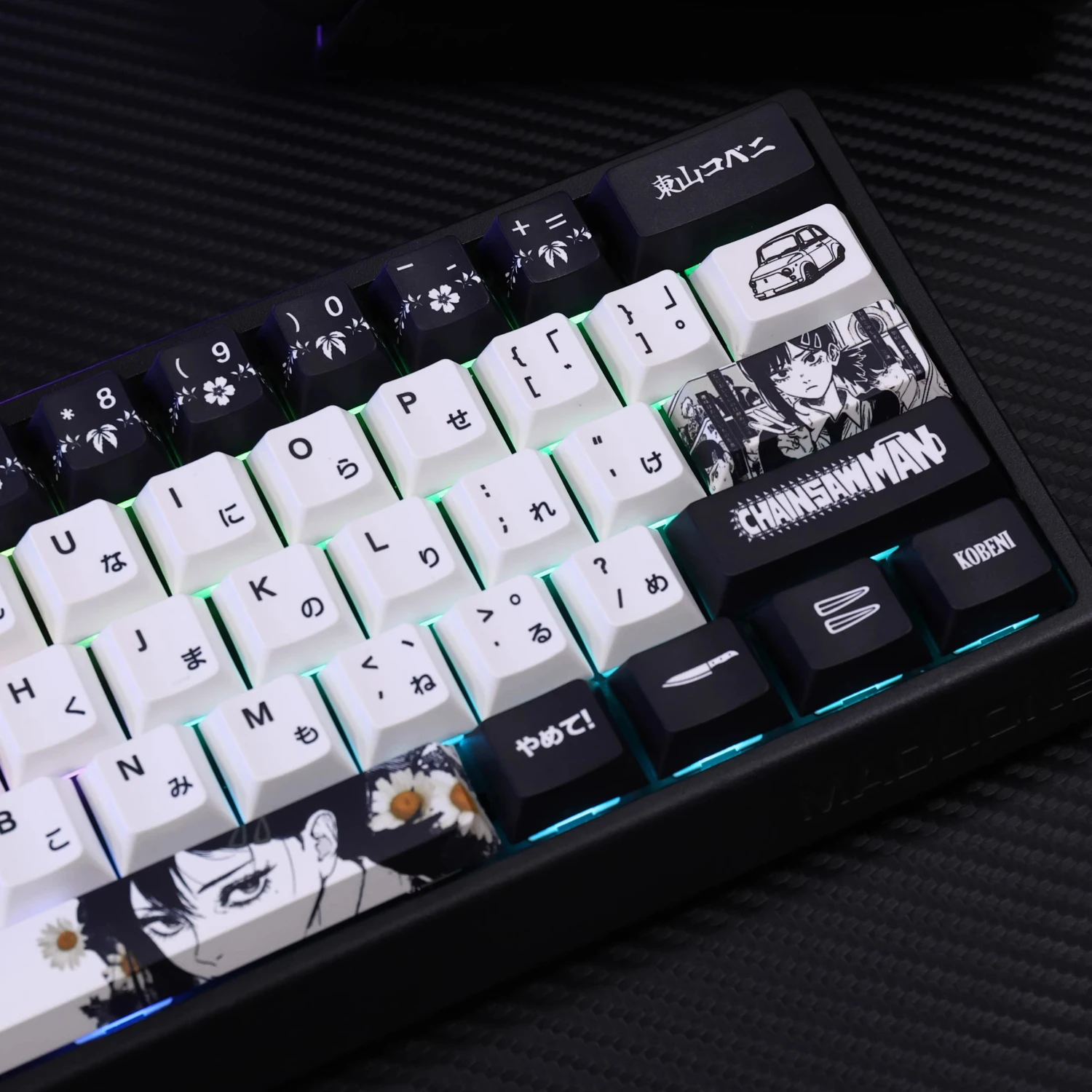 

Higashiyama Kobeni Anime Keycaps Cherry Profile 129 Keys PBT Custom Mechanical Keyboard Keycap Chainsaw Man Theme Key Caps Set