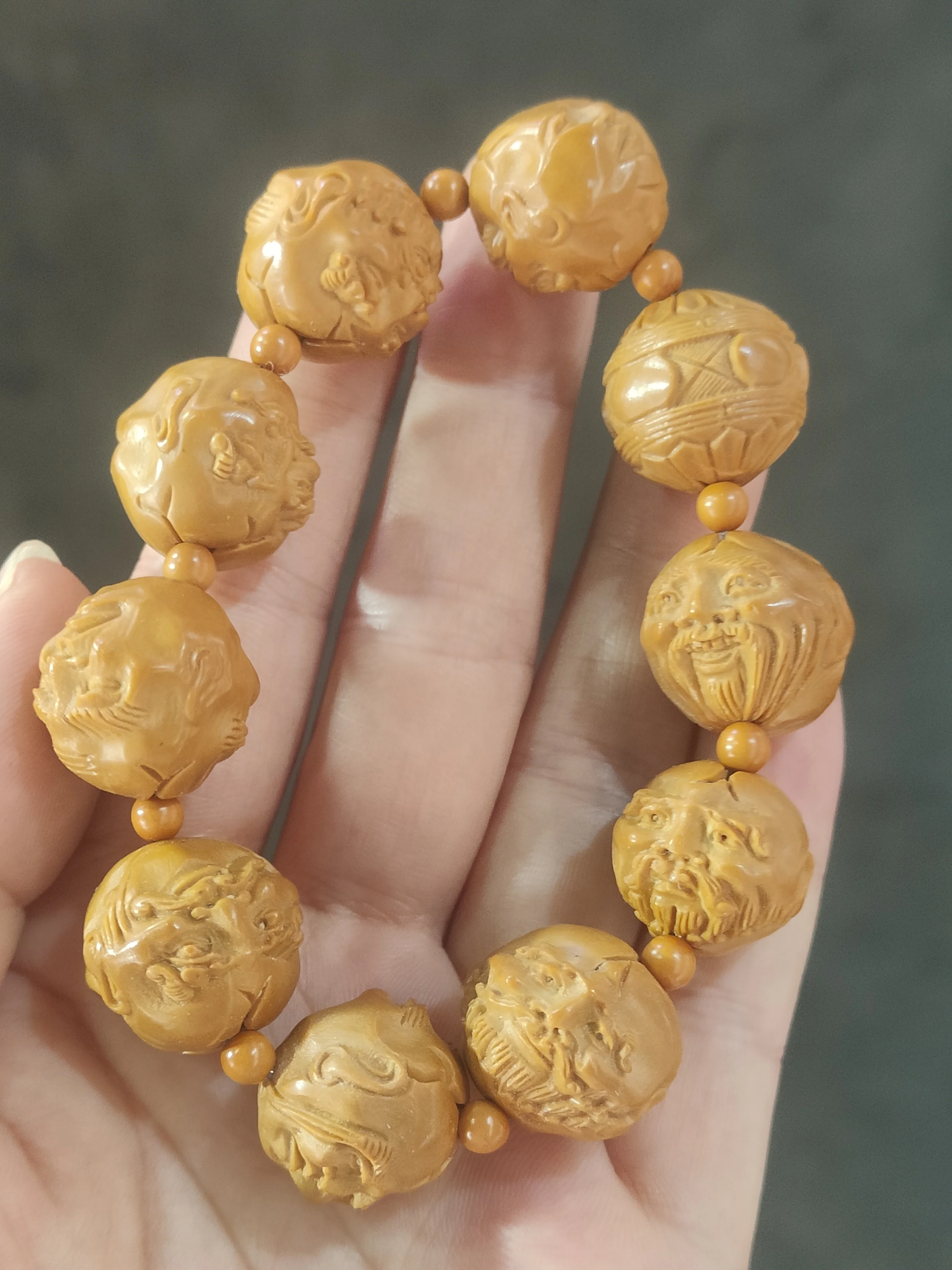 

Китайские модные натуральные оливковые ядерные фигурки ручной работы для мужчин и женщин