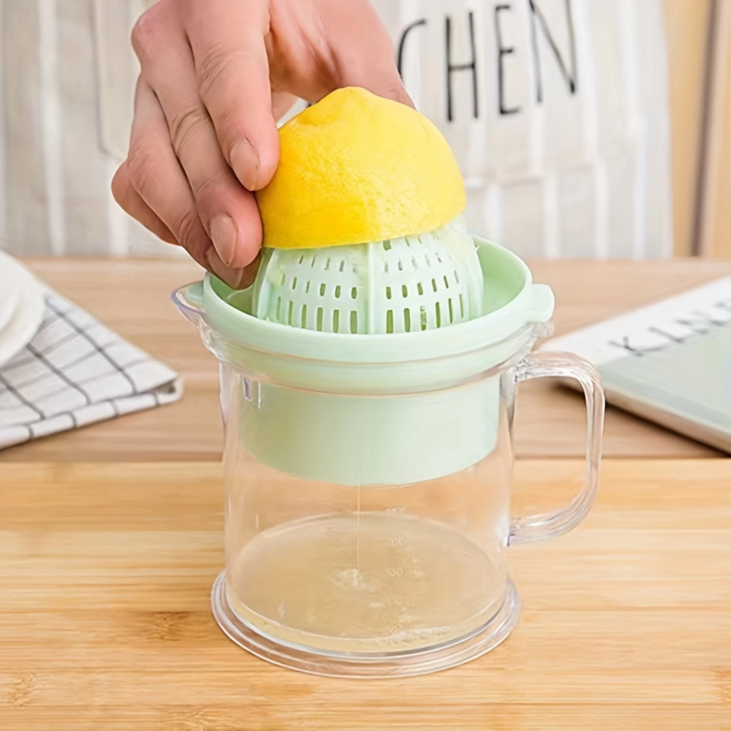 

"Versatile Extractor" Easy-Squeeze Manual Citrus Juicer - Multifunctional For Oranges, Lemons & Watermelon With Built-In Measure