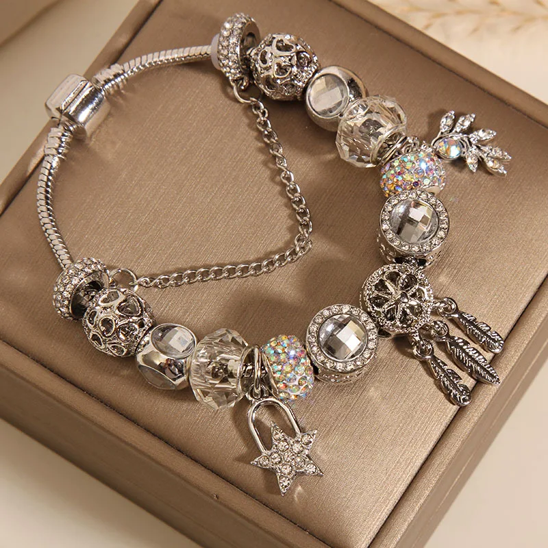 

Bracelet Cute pet angel white glass beads light luxury bracelet