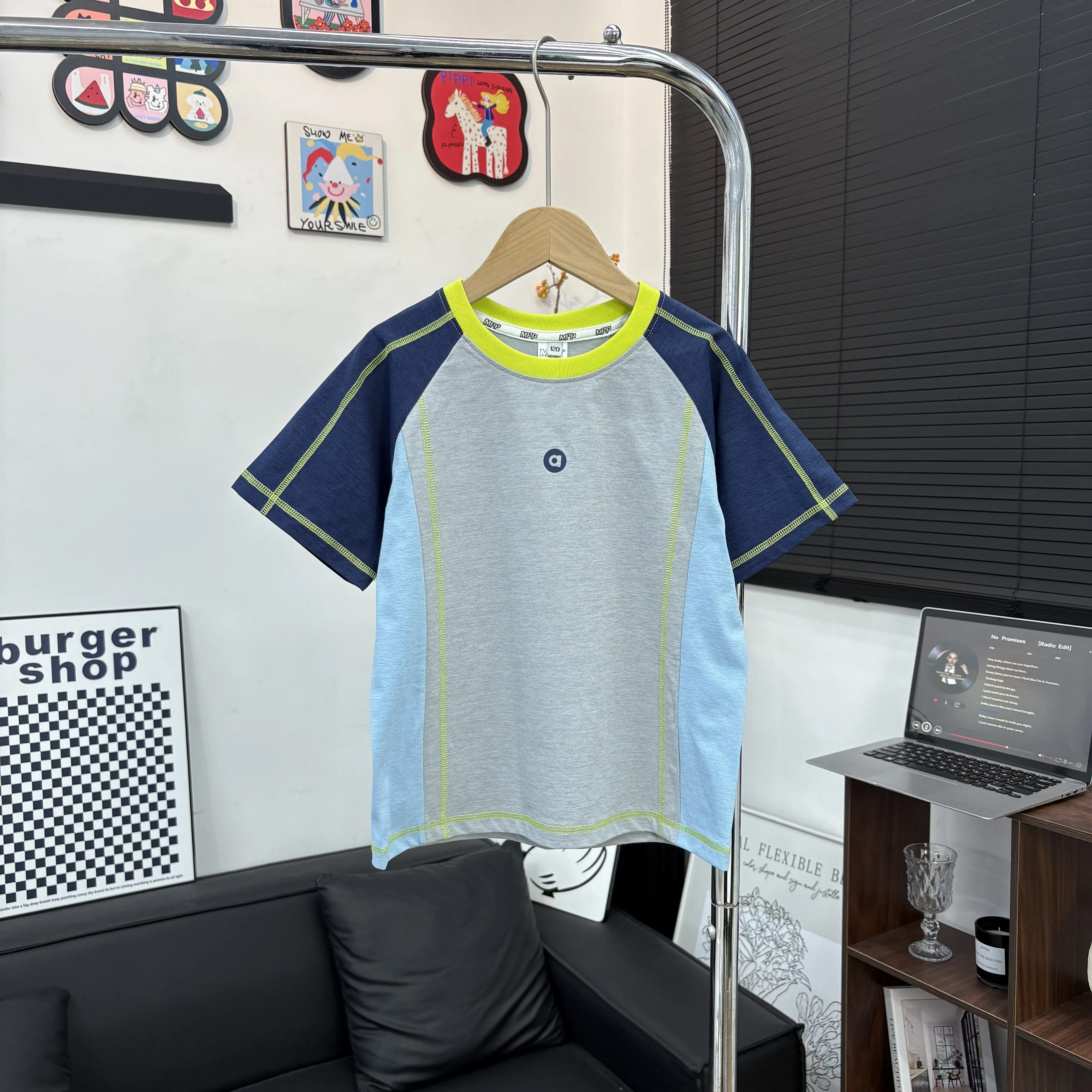 Sommer Neues Kinder-T-Shirt mit Farbkombination und Rundhalsausschnitt aus Baumwolle Schnelltrocknend Kurzarm-Boutique-Qualitätsshirt für Kinder – Detail 6