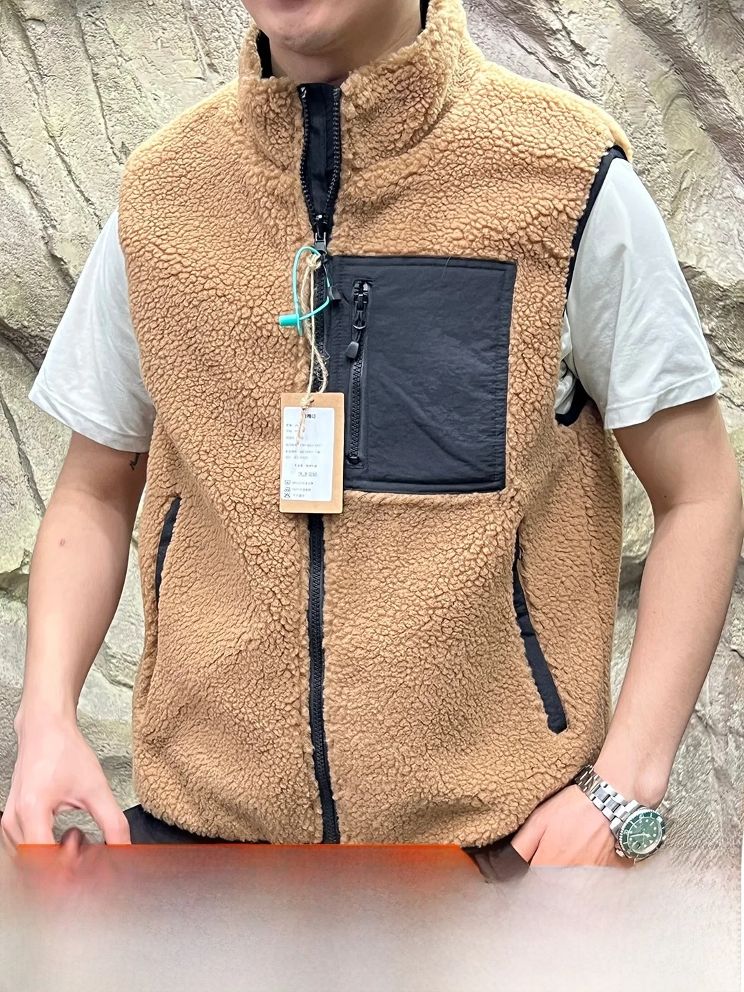 Two-Way Wearable Sheepskin Vest Unisex Outdoor Simple Matching Warmth without Sleeves Stand Collar Zipper Closure Standard Fit