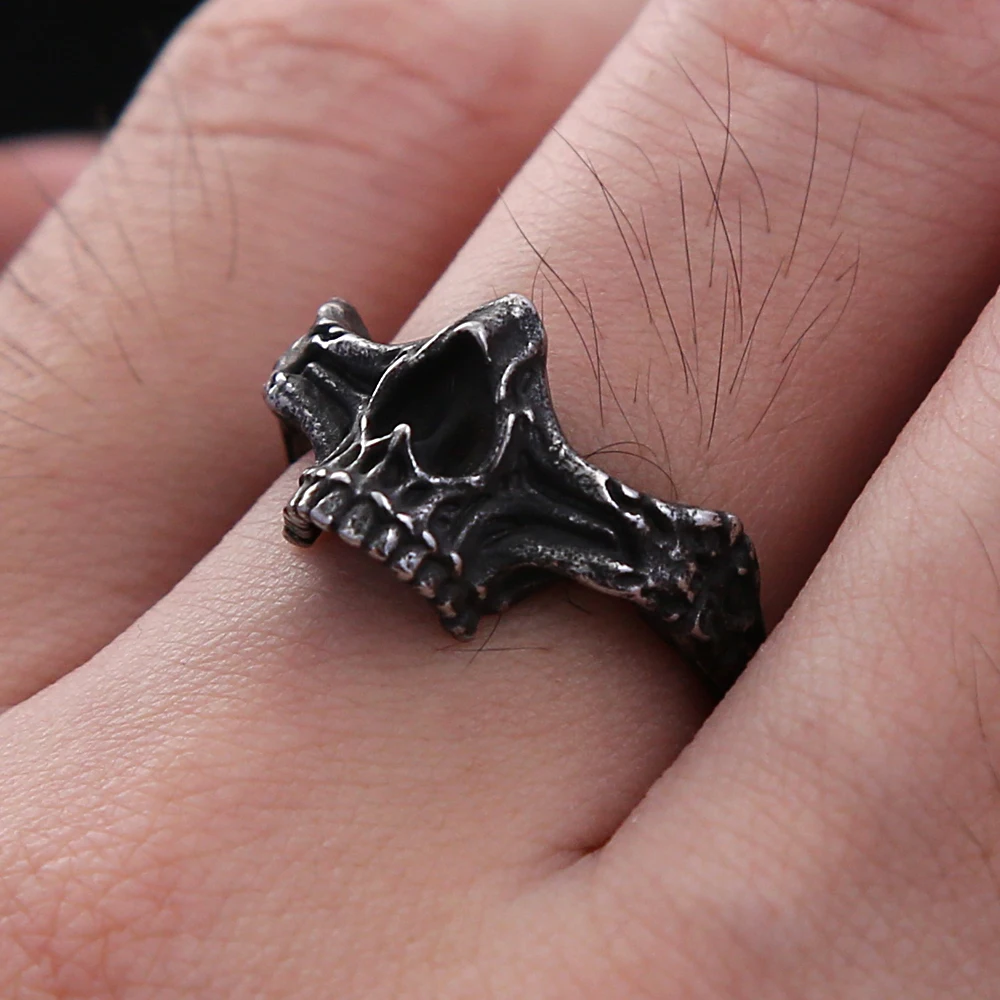 Gothic Retro Skull Heart Rings Fashion Creative Men and Women Simple Skulls Ring Locomotive Amulet Party Jewelry Gift Wholesale