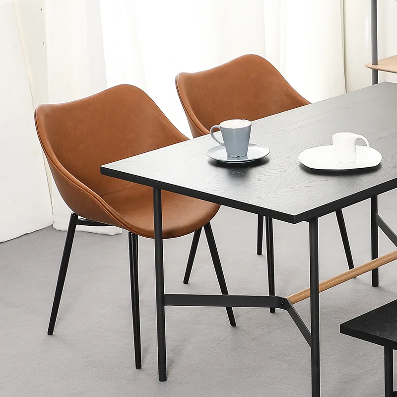 Negoziare scrivanie e sedie