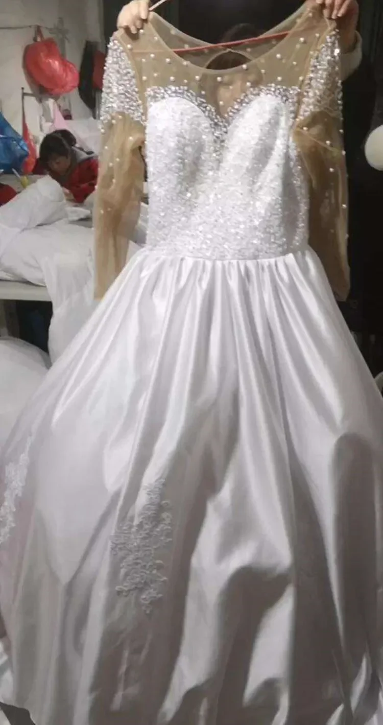 Abito da sposa personalizzato con perle scintillanti Abito da sposa Robe De Mariée Abito da ballo con maniche lunghe Abito da sposa di lusso gonfio