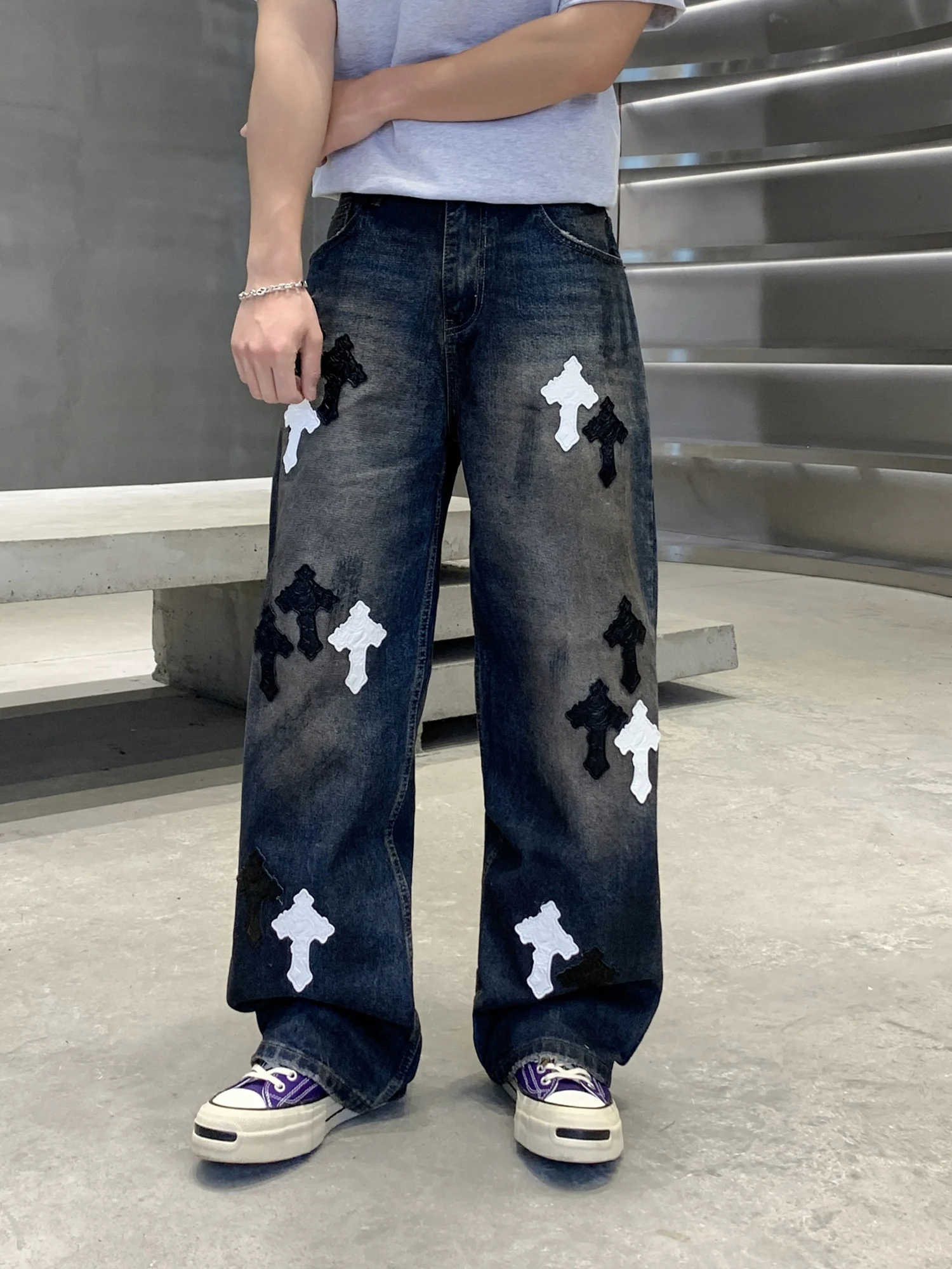 

Retro American Waed Cross Patchwork Embroidered Wide Leg Jeans Men Trendy Loose Straight Long Pants Faion Urban Casual Co...