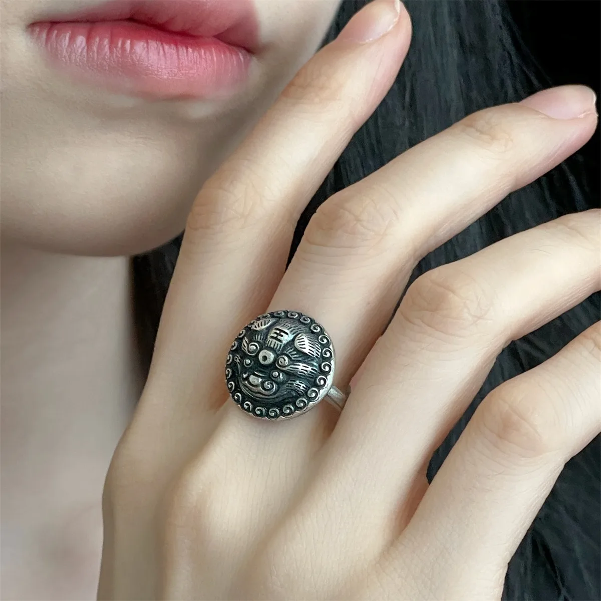 Retro Embossed design circular mythical beast lion rings for women ethnic style 925 Thai silver ring adjustable jewelry gift