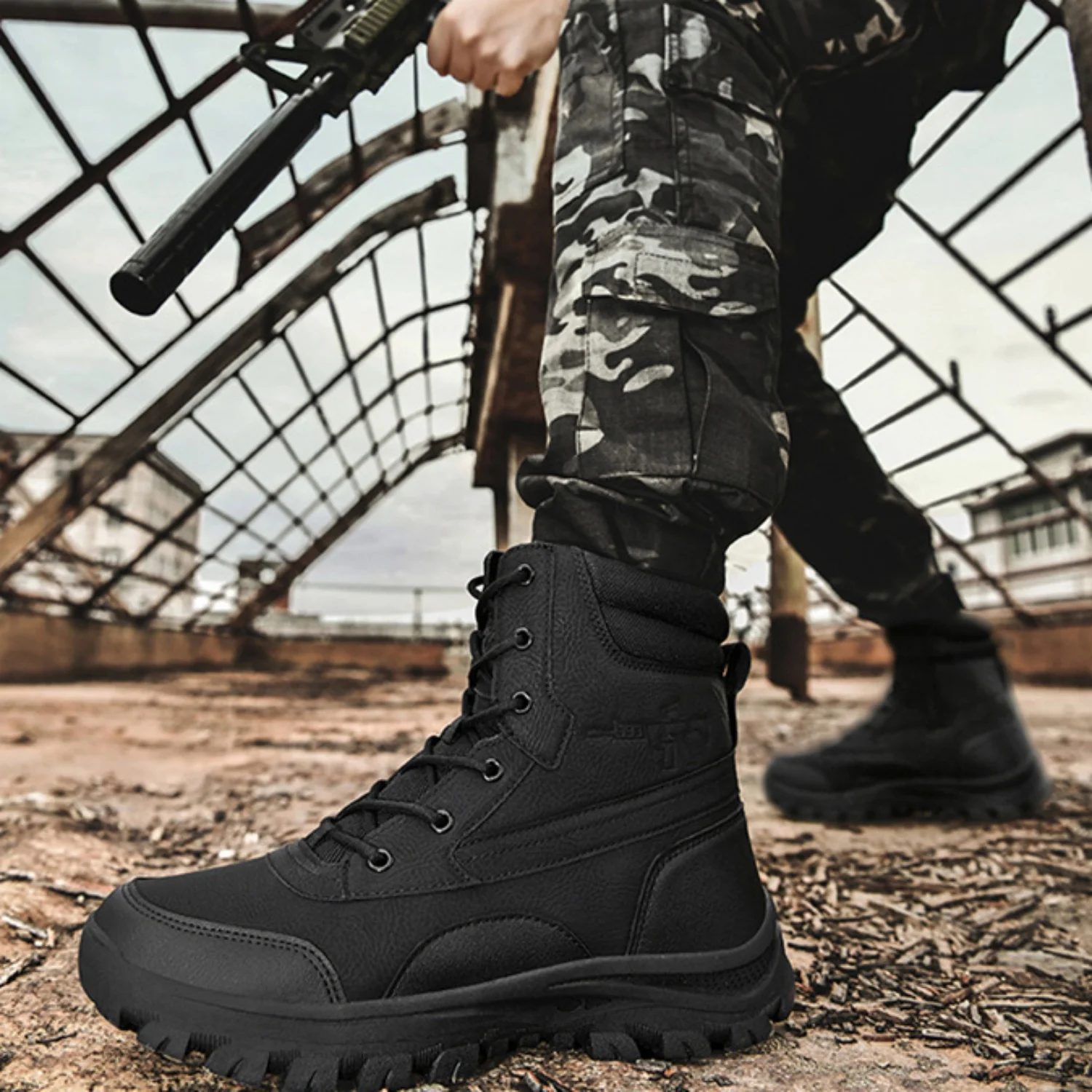 Mens Thick-Soled High-Top Tactical Boots Non-Slip and Wear-Resistant Reathable Desert Suitable for Outdoor Hiking Climbing