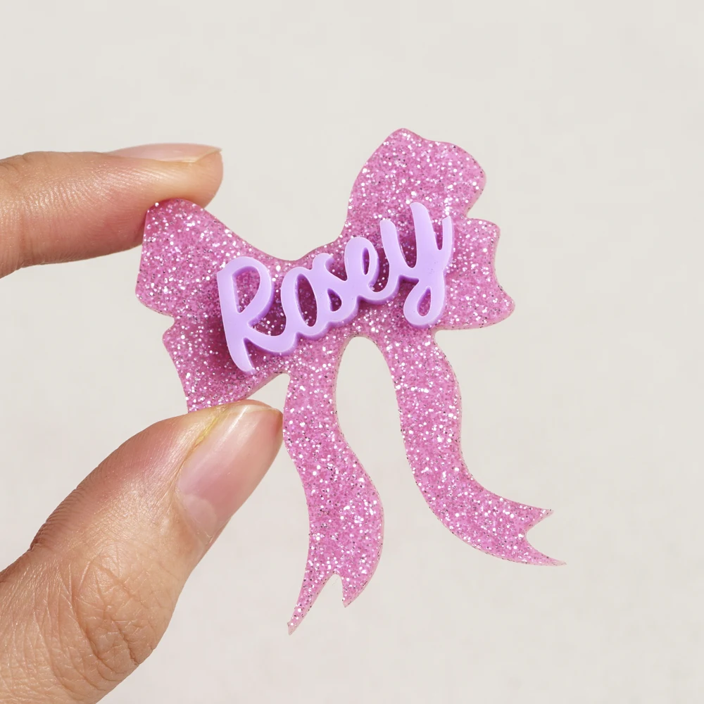 قطعة واحدة من مشبك الشعر PMMA المخصص - ملحق القوس والاسم الشخصي |   هدية فريدة من نوعها لطيفة منقوشة بالليزر للمراهقين للاستخدام اليومي