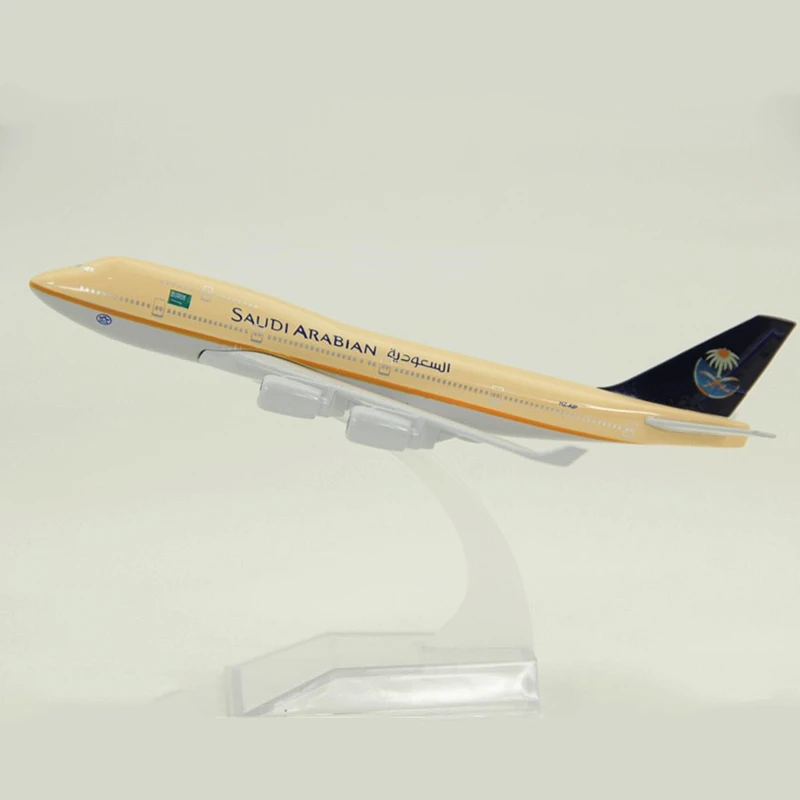 

16CM Airplanes Saudi Arabian Airlines Boeing B747 Plane Model Toys Metal Diecast Aircraft Collectible Display