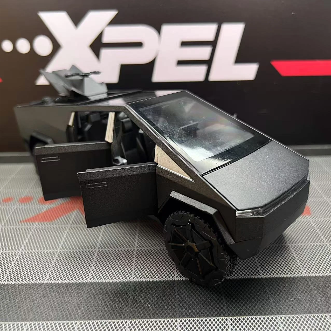 1/32 テスラ Cyber​​truck ピックアップモデル S モデル X モデル Y おもちゃの車ダイキャストメタルオフロードコレクションプルバックサウンドライトギフト少年