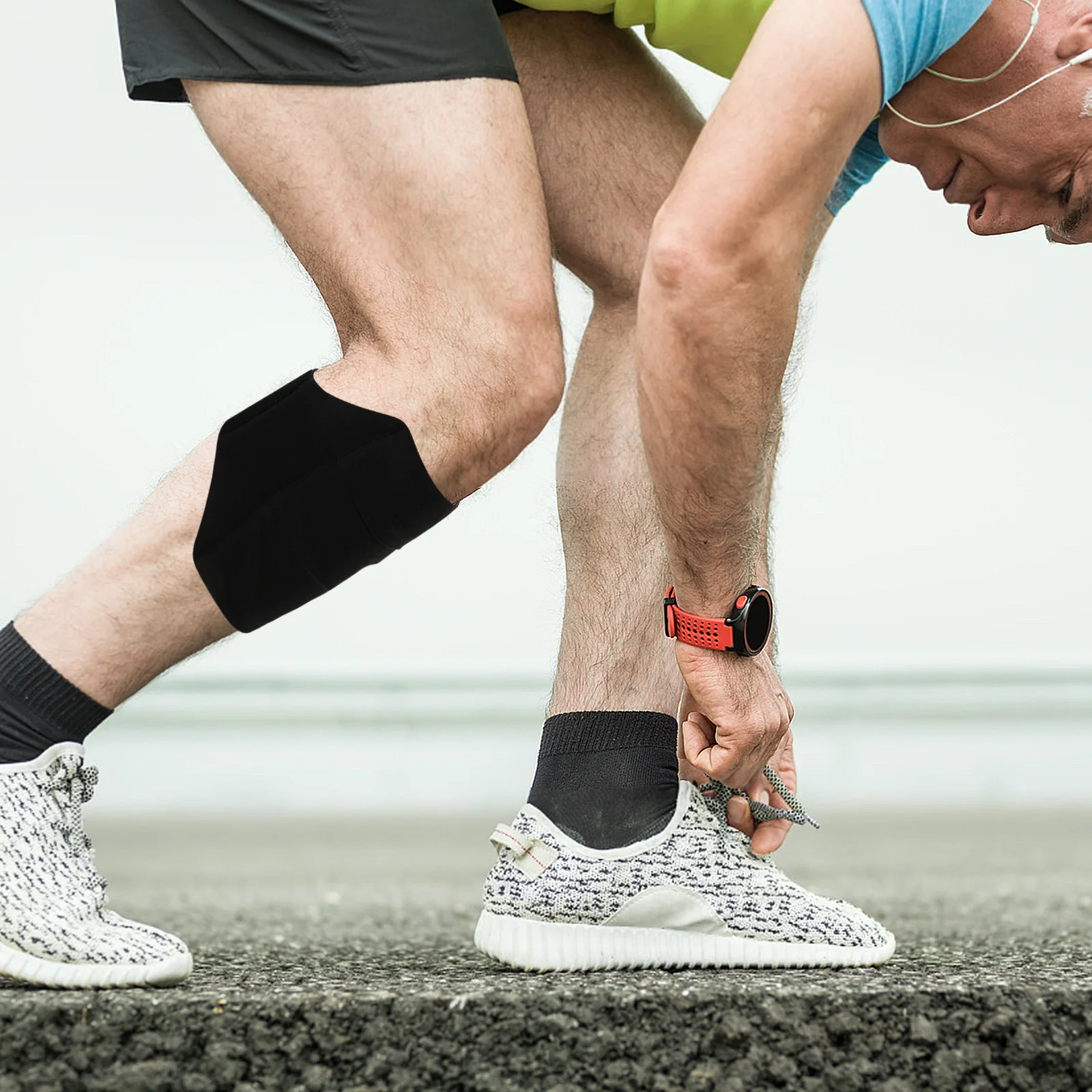 2Pcs Elastic Phone Leg Band for Sports Running Hiking Cycling One Size Fits All Comfortable Secure Mobile Pouch