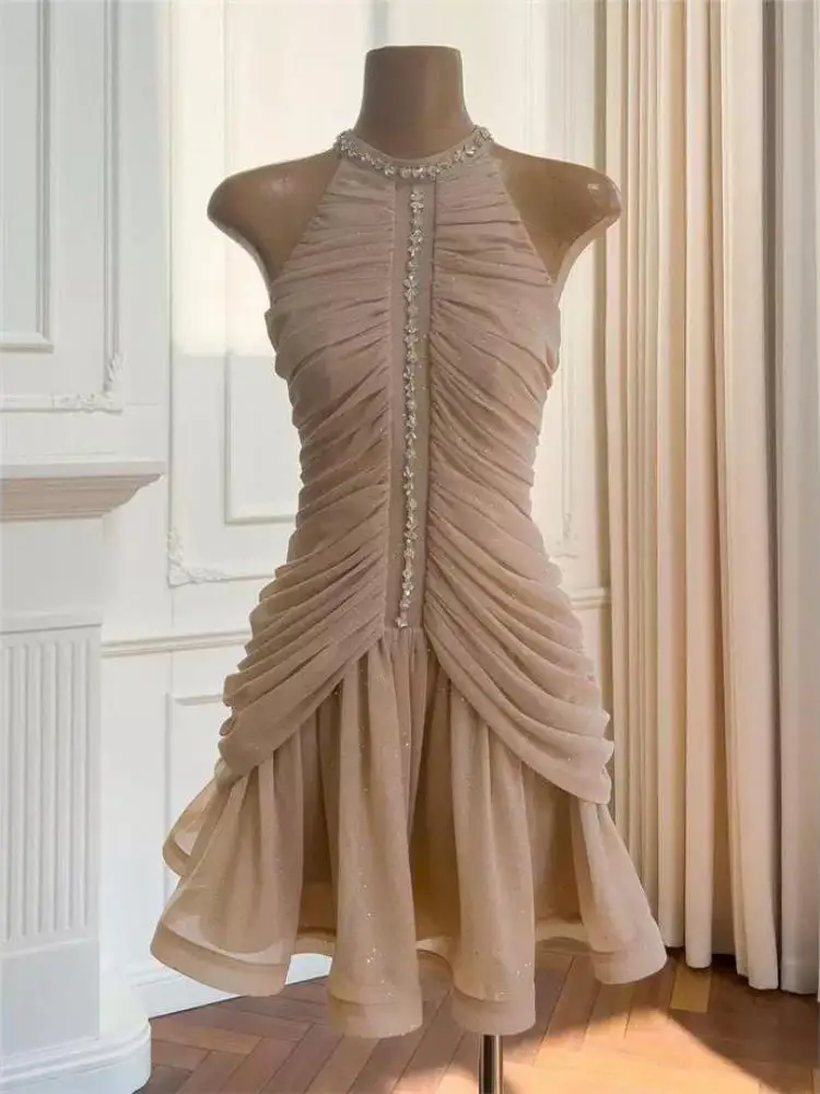 Mujeres francesas caqui diamante elegante sin mangas plisado Halter Vestido corto verano Sexy Club fuera del hombro Mini vestidos delgados populares