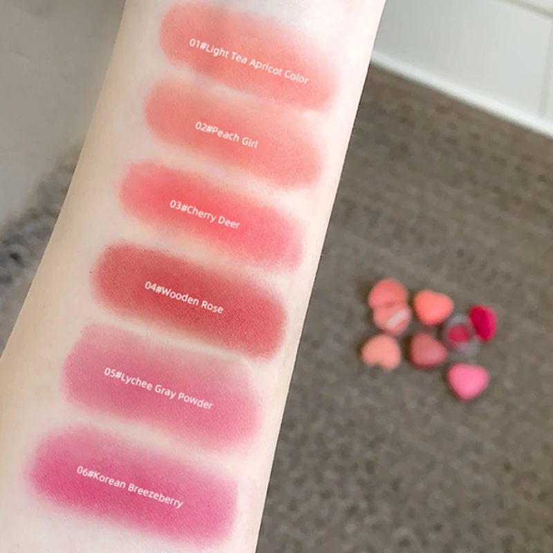 Balsamo labial e bochecha em formato de coração Gegebear – acabamento fosco fino e macio com tons rosa delicados para um visual de blush