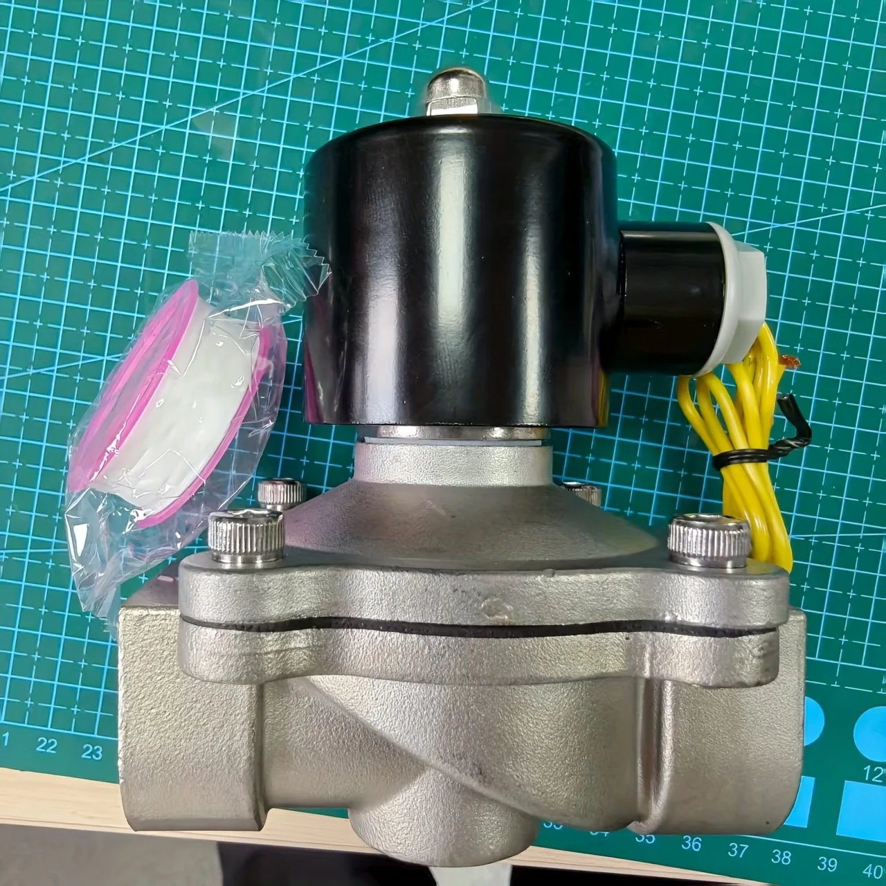 12V 1/2 Inch Electric Solenoid Valve 304 Stainless Steel Water Air NC Connection Industrial Grade Durable Control for Pneumatic