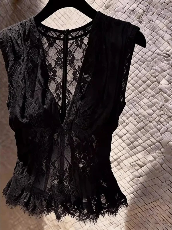 Black Lace Hollow out V-Neck Women's Vest Summer New Style Elegant Shirt French Style Slim Fit T-Shirt City Walk High Waist